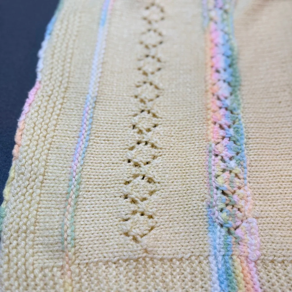 Vintage Handmade Pastel Yellow Knit Baby Blanket Rainbow Lace Trim 28x31‎